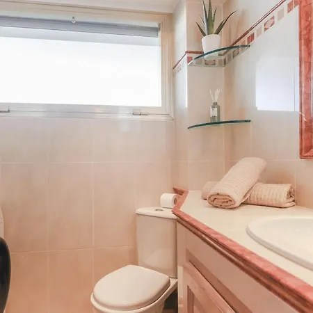 A Avec Terrasse Ensoleillee 앙티브