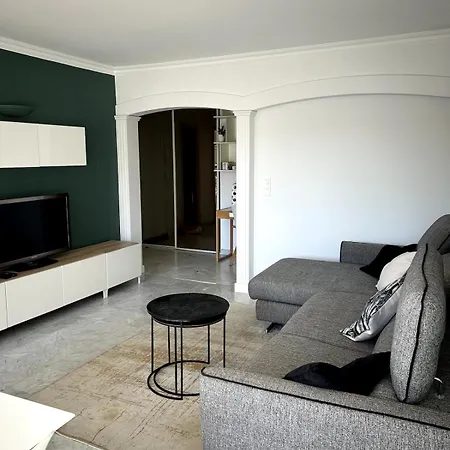 A Avec Terrasse Ensoleillee * 앙티브