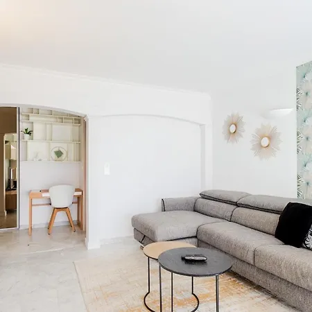 A Avec Terrasse Ensoleillee 아파트 *