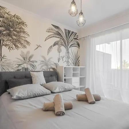 A Avec Terrasse Ensoleillee * 앙티브