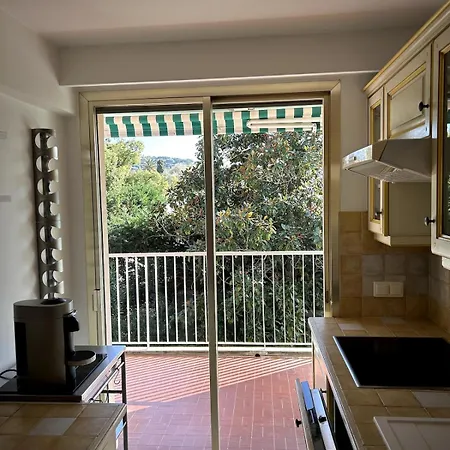 A Avec Terrasse Ensoleillee 아파트 *